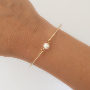 White Cultured Freshwater Pearl Bracelet