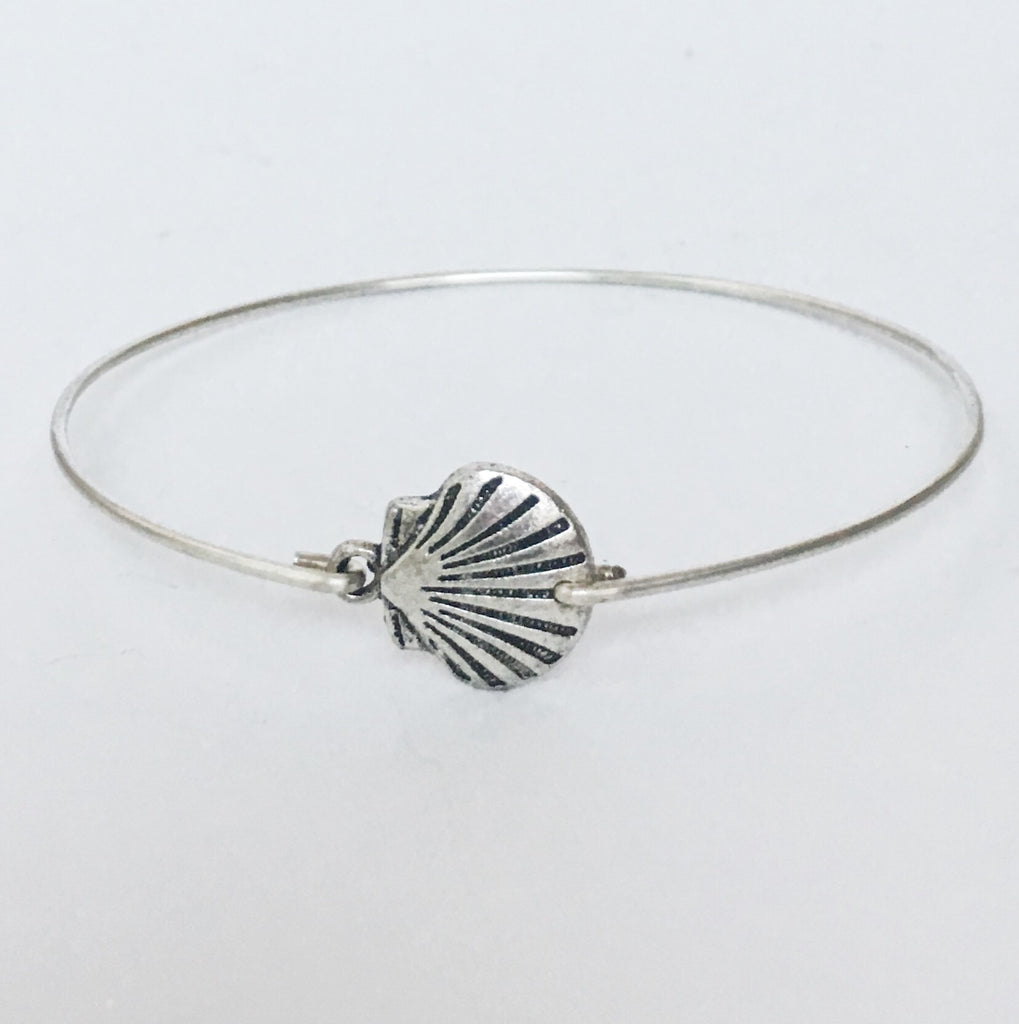Scallop Shell Bracelet-FrostedWillow
