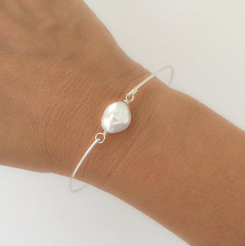 Image of Freeform Cultured Freshwater Pearl Bangle Bracelet-FrostedWillow