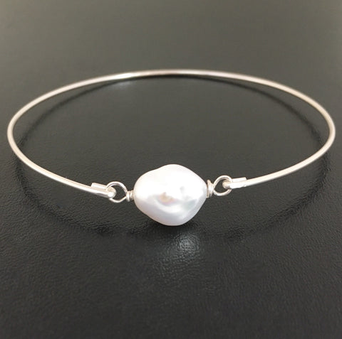 Image of Freeform Cultured Freshwater Pearl Bangle Bracelet-FrostedWillow